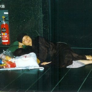 2001 Thầy ngủ nhà ga khi đi tầm sư